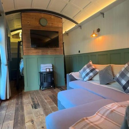 The Holly Hut Hotell Burton  Eksteriør bilde