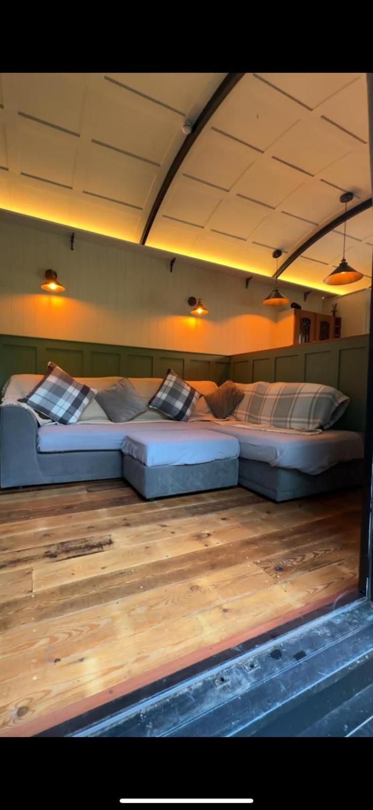 The Holly Hut Hotell Burton  Eksteriør bilde