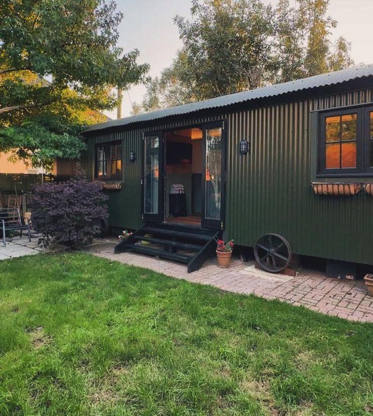 The Holly Hut Hotell Burton  Eksteriør bilde