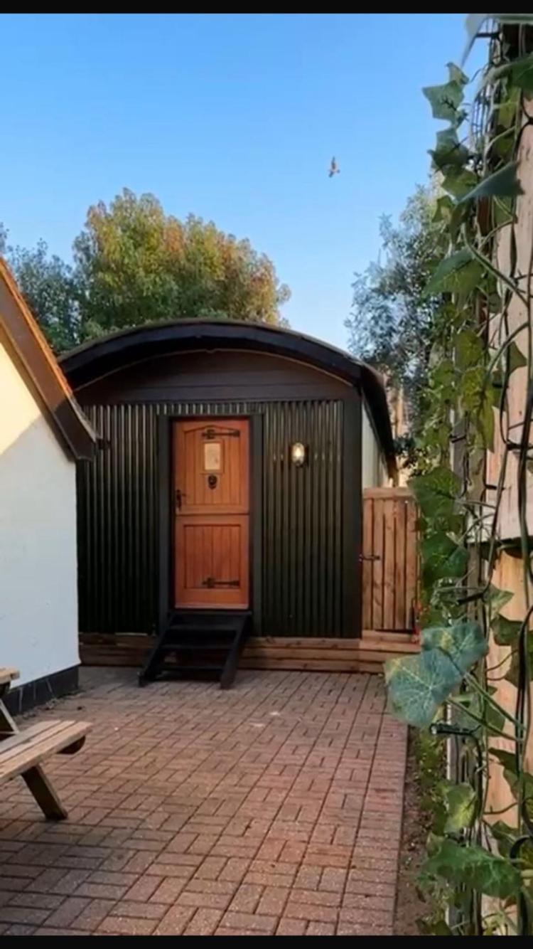 The Holly Hut Hotell Burton  Eksteriør bilde